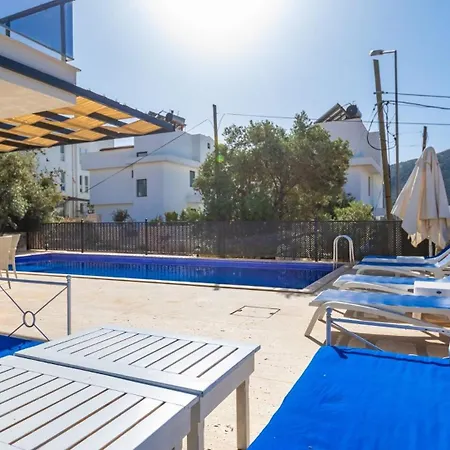 Kalamar 4 Bedroom Close To Shops And Restaurants Villa