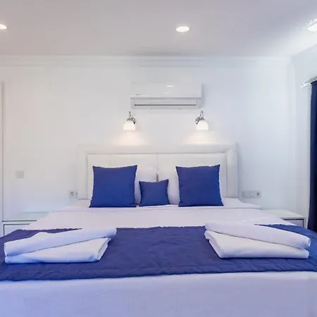 4 Bedroom 7551 Villa
