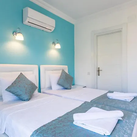 Kalamar 4 Bedroom Close To Shops And Restaurants