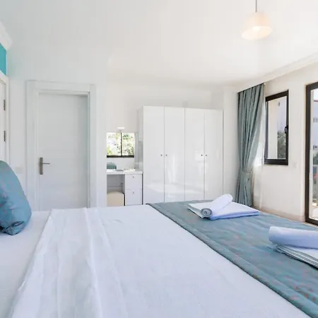 4 Bedroom 7551 Villa