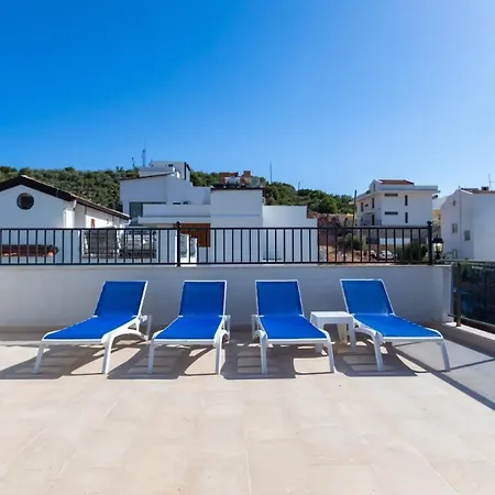 Villa Kalamar 4 Bedroom Close To Shops And Restaurants