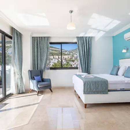 Kalamar 4 Bedroom Close To Shops And Restaurants Villa *