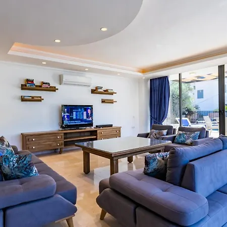 Kalamar 4 Bedroom Close To Shops And Restaurants *