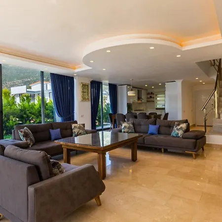 Kalamar 4 Bedroom Close To Shops And Restaurants Villa