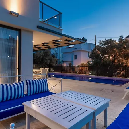 4 Bedroom 7551 Villa *