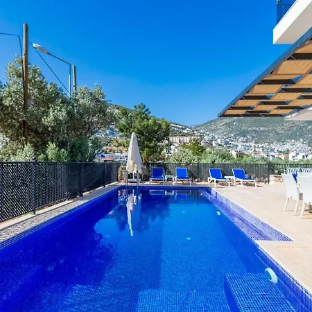 4 Bedroom 7551 Villa