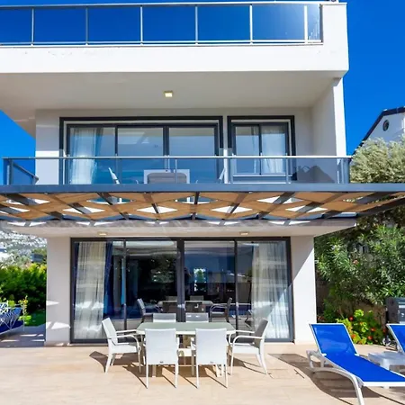 Villa Kalamar 4 Bedroom Close To Shops And Restaurants *