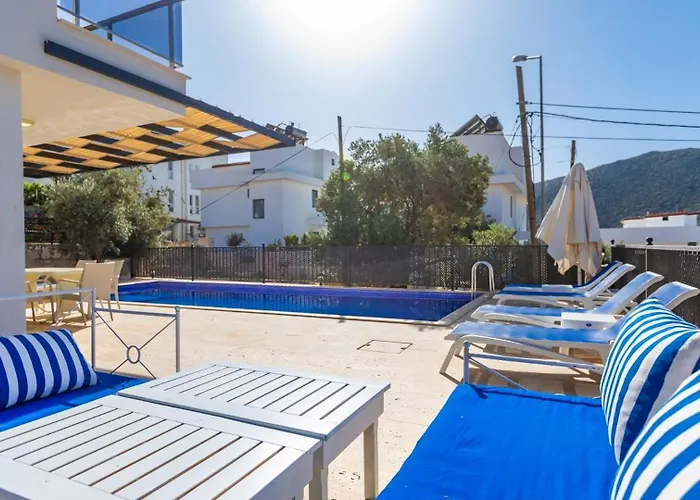 Kalamar 4 Bedroom Close To Shops And Restaurants فيلة