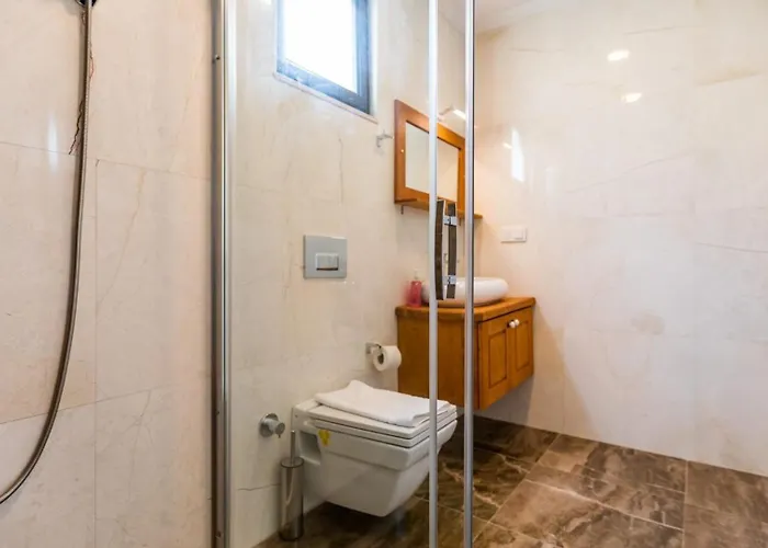 Kalamar 4 Bedroom Close To Shops And Restaurants فيلة *