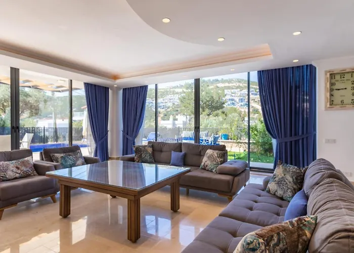 Kalamar 4 Bedroom Close To Shops And Restaurants
