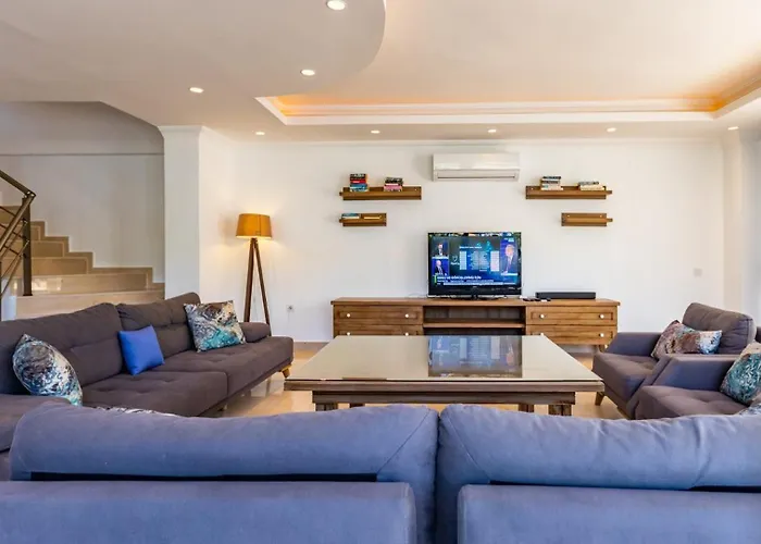 Kalamar 4 Bedroom Close To Shops And Restaurants *