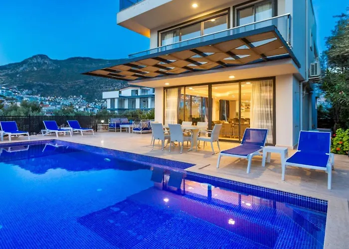 Kalamar 4 Bedroom Close To Shops And Restaurants *