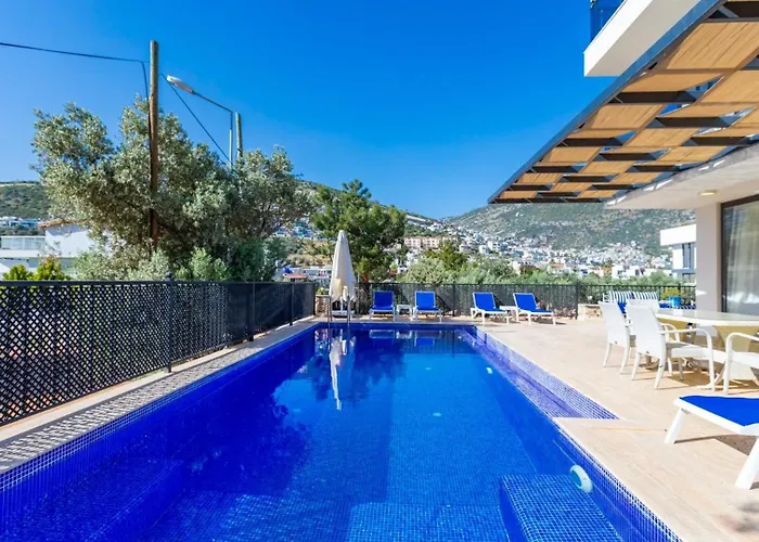 Kalamar 4 Bedroom Close To Shops And Restaurants فيلة