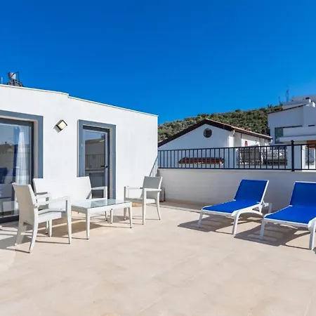 Kalamar 4 Bedroom Close To Shops And Restaurants Villa *