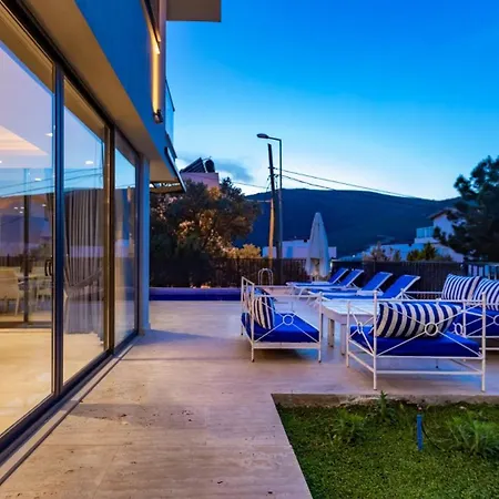 Villa Kalamar 4 Bedroom Close To Shops And Restaurants *